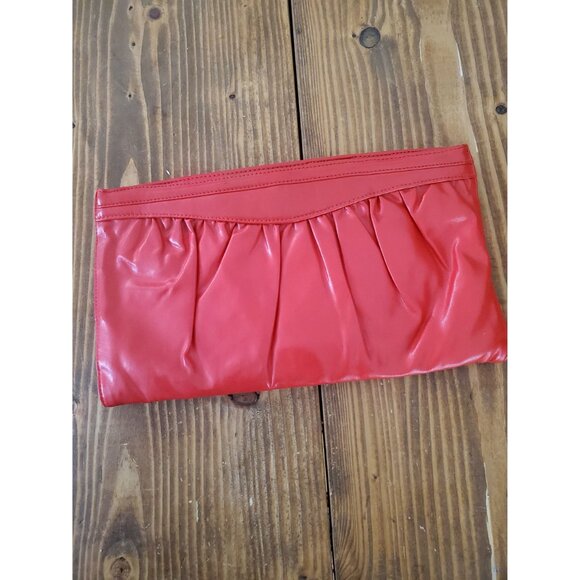 Vintage MCI Red Pleated Faux Leather Clutch Handbag Wrist Strap Zipper Pockets - Picture 2 of 10